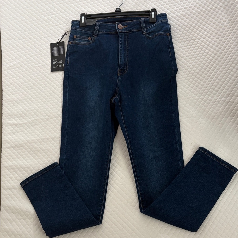 Elegant Indigo Women's Skinny Jeans